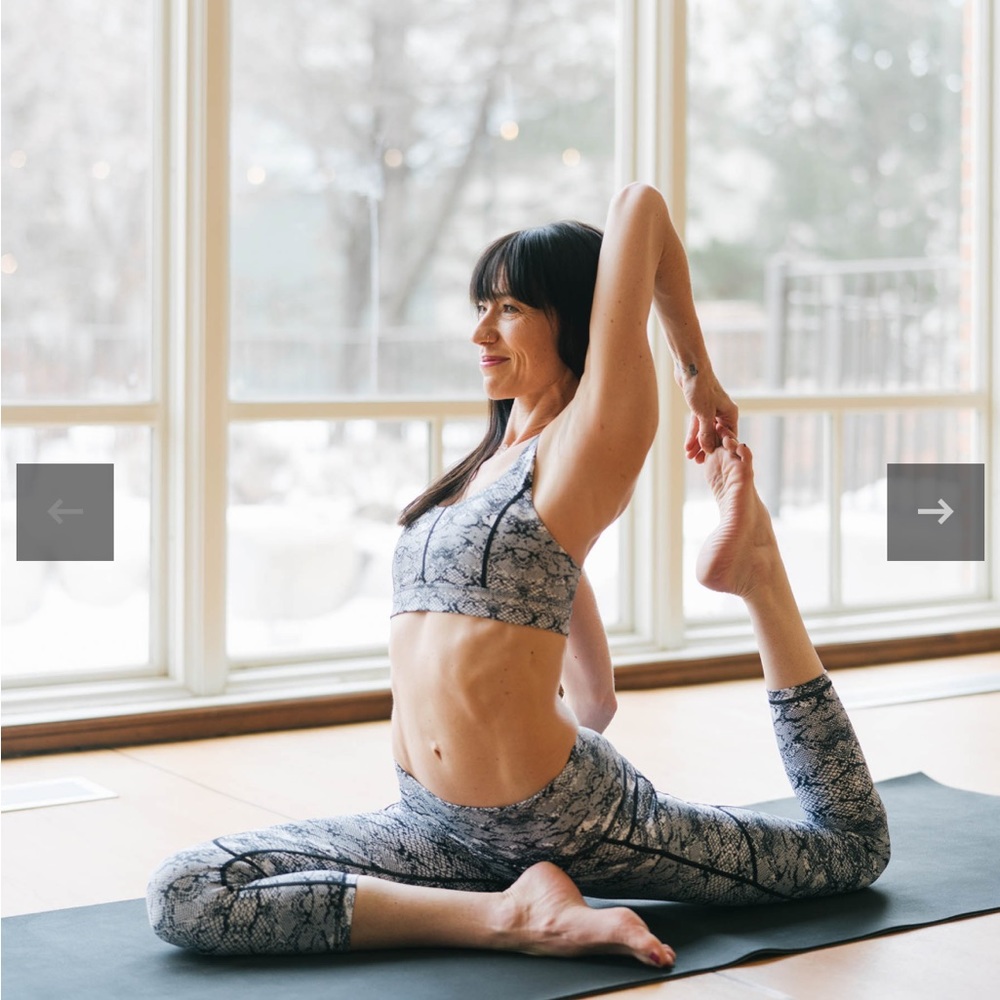 Zyia cobra metallic capris
